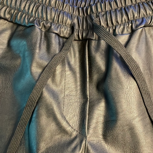 Venti6 Black Faux Leather Joggers Size Medium - Picture 3 of 8